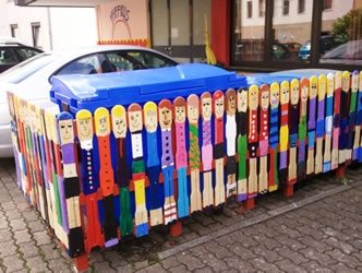 Mülltonnenverkleidung aus Zaunlatten